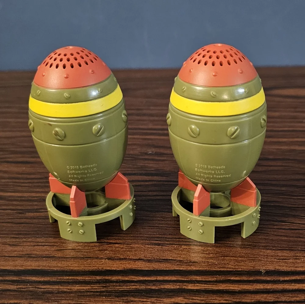 Fallout Mini Nuke Salt and Pepper Shaker - Picture 2 of 3